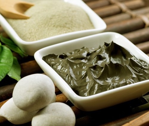 Argila e iogurte para combater a papada