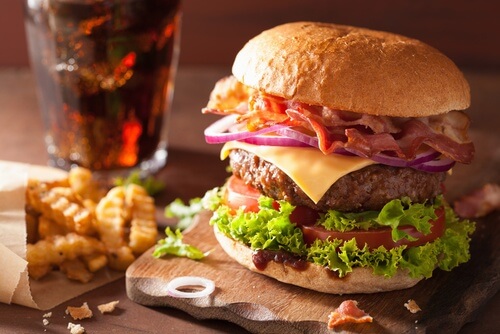 Comer-em-excesso-prejudica-saúde-cerebral
