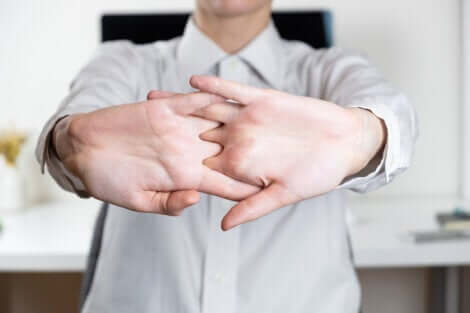 Alongar as costas para aliviar as dores