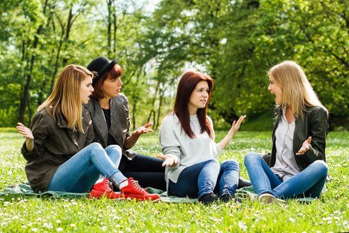 amigas_conversando