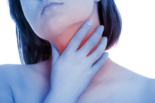 Água oxigenada para aliviar irritações na garganta