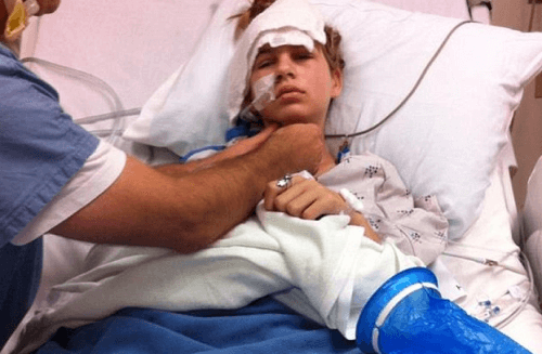 Jovem de 17 anos esteve perto da morte pela síndrome do choque tóxico causada por absorventes internos Jovem de 17 anos esteve perto da morte pela síndrome do choque tóxico causada por absorventes internos