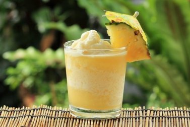 Prepare uma deliciosa batida para aliviar a dor nos joelhos e articulações
