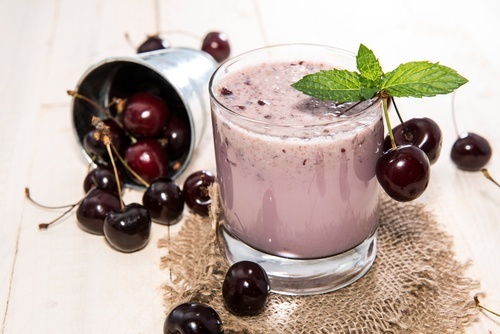 Suco de cereja e abacaxi