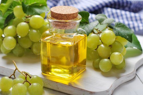 Azeite e uva para pés de galinha