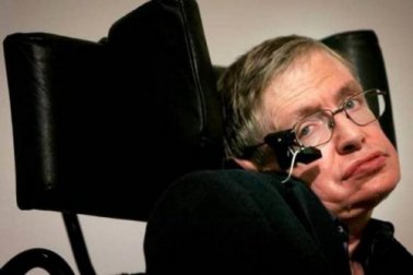 Uma bela mensagem de Stephen Hawking às pessoas que estão num “buraco negro”