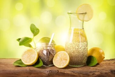 Água com limão e sementes de chia: benefícios para as mulheres