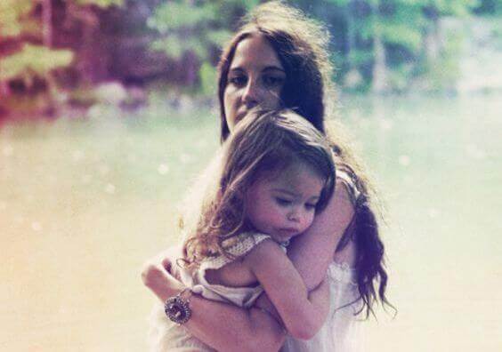 Filha superprotegida pela mãe