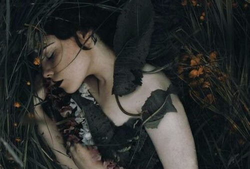 Mulher aprendendo a viver