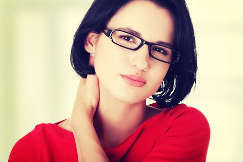 mulher_dor_pescoco