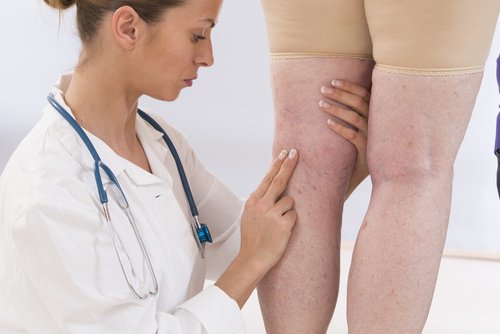 Mulher fazendo um check up médico