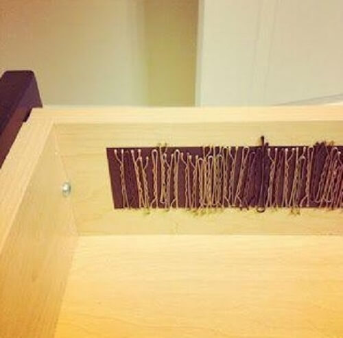 Tiras magnéticas para os grampos no banheiro