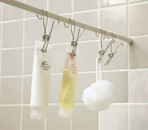 Pendurar produtos no banheiro