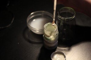 Tinta em um frasco luminoso