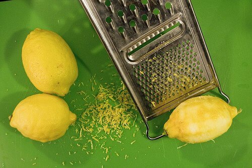 Casca de limão ralada