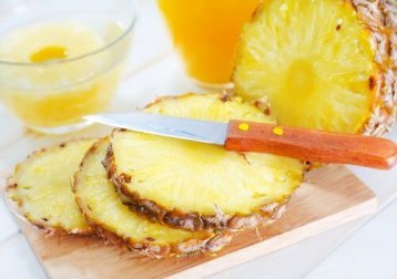 8 Benefícios de comer abacaxi regularmente