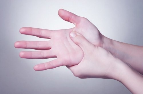 Terapia nas mãos para reenergizar o corpo