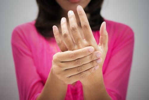 Terapia japonesa nas mãos para reenergizar o corpo