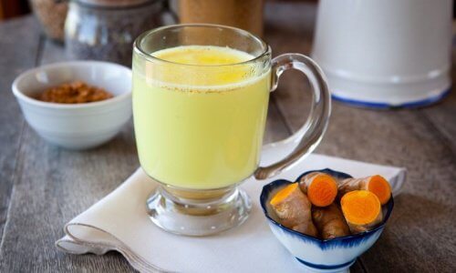bebida-de-curcuma-para-desintoxicar