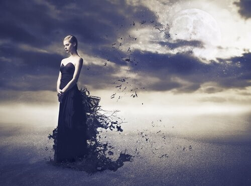 Mulher-vestida-de-preto