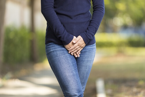 água-com-mel-previne-as-infecções-urinárias