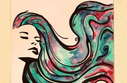 sorriso-mulher-com-cabelo-colorido