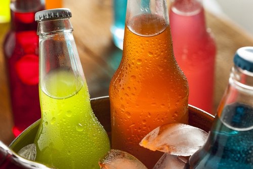 Evitar refrescos açucarados para dores na articulação
