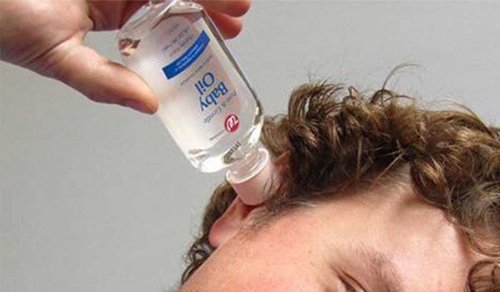 Óleo para bebês para remover o excesso de cera do ouvido