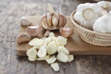 10 alimentos que você pode incluir em sua dieta para limpar o fígado