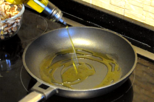 azeite-de-oliva-evitar-alimentos-grudem-panela