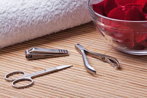 Ferramentas-de-manicure-e-pedicure-objetos-não-saudáveis