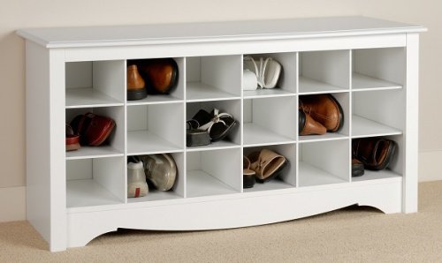 Armário com separadores para os sapatos