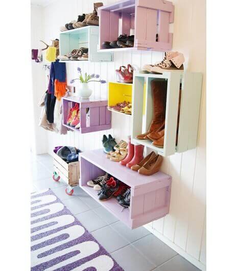 Organizar seus sapatos em caixas de frutas