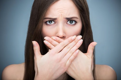 Mau hálito é umsinal de deficiências de vitamina