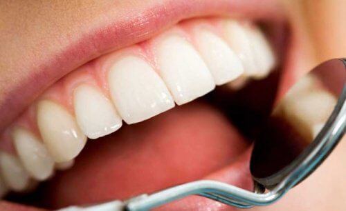O suco de mirtilo protege os dentes