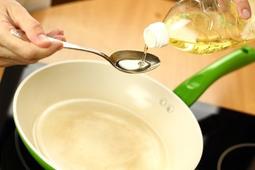 truques-evitar-alimentos-grudem-panela