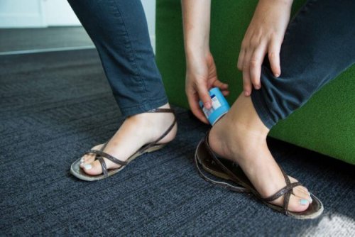 Desodorante nos pés para que os sapatos não machuquem