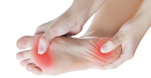 Você sente dor no calcanhar? Trate a fascite plantar com estes exercícios
