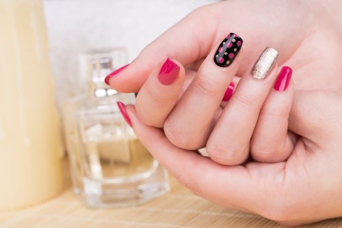 Problemas causados pelas unhas postiças