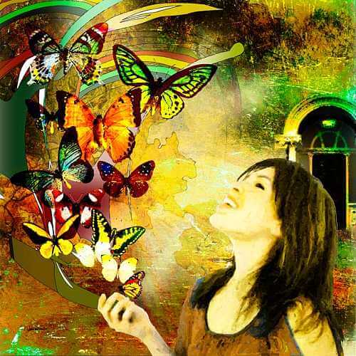 mulher com borboletas usando inteligência emocional
