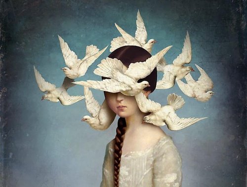 Menina com pássaros que não consegue dialogar