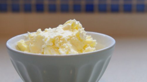 Leitelho para remover manchas e cravos