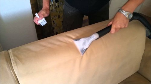 Limpar a tapecaria evita mau cheiro
