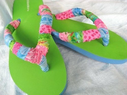 Forrar as tiras da rasteirinha para que não machuquem