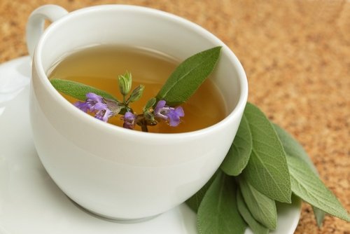 Infusão de sálvia para a gordura abdominal