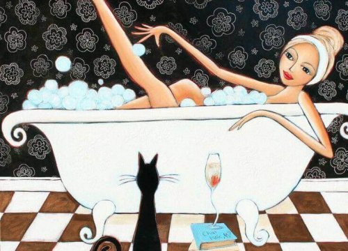 mulher desfrutando de seu tempo na banheira