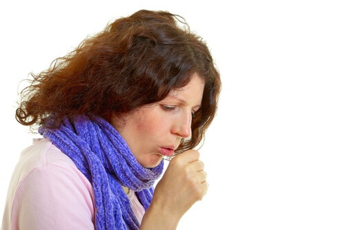 mulher-tossindo-sintomas-câncer-de-pulmão