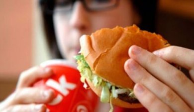 9 alimentos que fazem com que o nosso corpo cheire mal