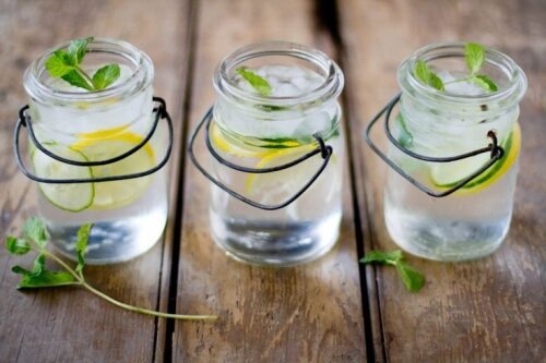 4 bebidas para depurar açúcares e outros alimentos refinados do corpo