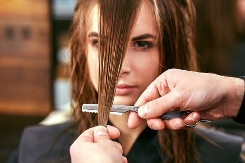 Corte de cabelo com pontas duplas